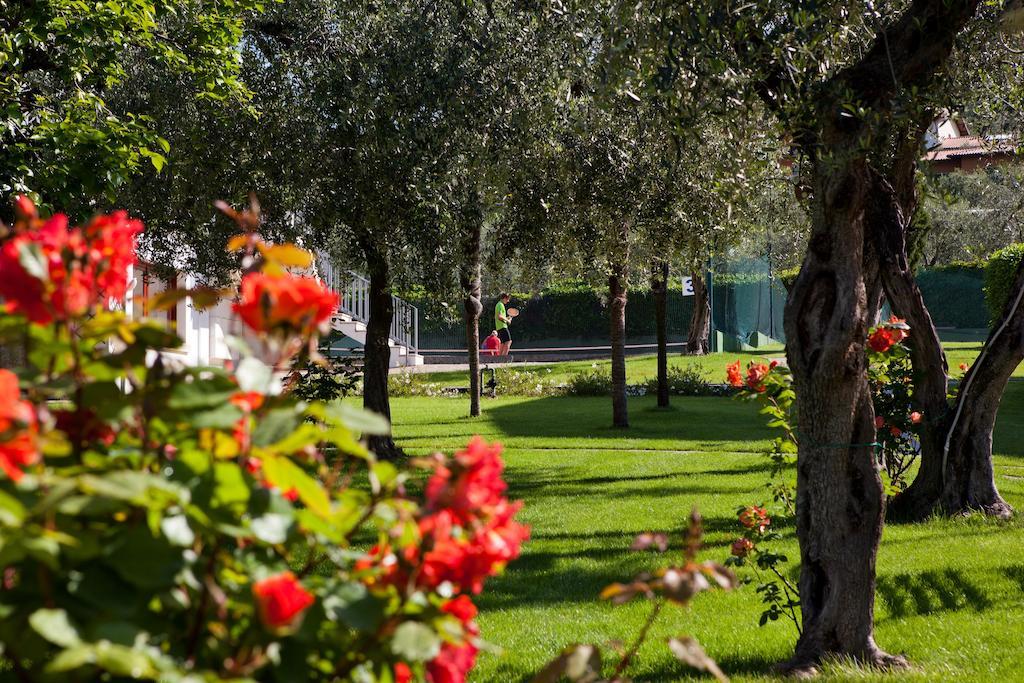 Club Hotel Olivi - Tennis Center Μαλτσεζίνε Εξωτερικό φωτογραφία