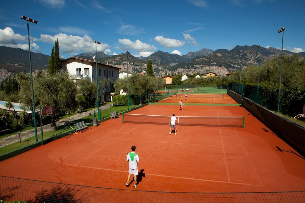 Club Hotel Olivi - Tennis Center Μαλτσεζίνε Εξωτερικό φωτογραφία