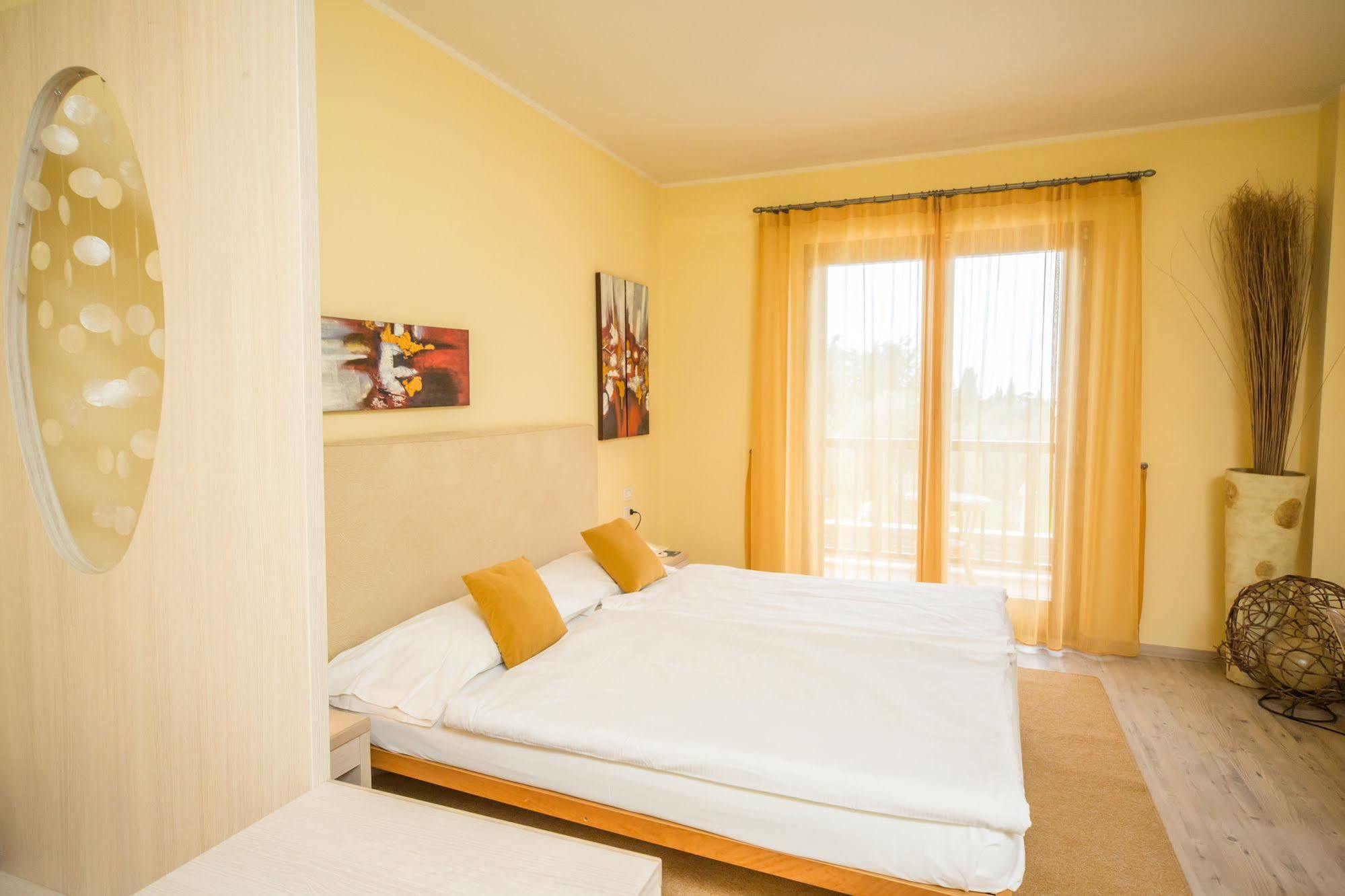 Club Hotel Olivi - Tennis Center Μαλτσεζίνε Εξωτερικό φωτογραφία